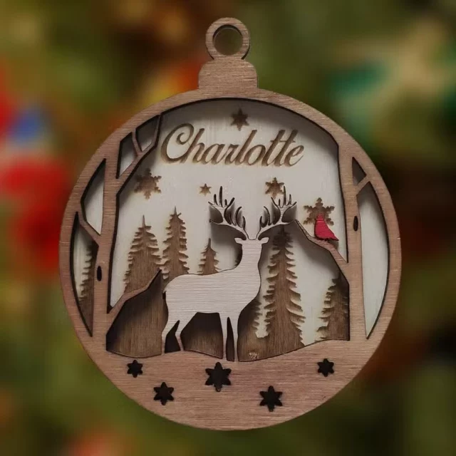 🎄✨ Ajoutez une touche unique à votre sapin avec notre magnifique décoration en bois ! 🦌❤️ Ce cerf élégant et son petit oiseau rouge apportent chaleur et charme à votre fête. Personnalisez-le avec votre nom pour en faire un souvenir inoubliable ! 🌟

👉 Disponible en édition limitée, ne manquez pas votre chance de rendre votre Noël encore plus spécial !

#DécorationDeNoël #Personnalisé #SapinDeNoël #Cerf #OiseauRouge #FaitMain #EspritDeNoël #Noël2023 #DIY #ideecadeau