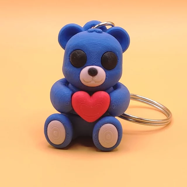 Offrez à votre moitié un cadeau aussi mignon qu’inoubliable ! 🐻💖 Ce petit ours articulé avec son cœur en porte-clés est le symbole parfait de votre amour. ✨

🎁 Idéal pour accrocher à un sac, des clés ou même garder précieusement en souvenir, il rappellera à votre chéri(e) combien vous tenez à lui/elle.

💌 Faites plaisir avec un geste tendre et craquant ! Disponible dès maintenant.

📍 Commandez vite avant la Saint-Valentin ! 🌹

Création de Zou3d, imprimé par l'atelier #luciolesdesbois 

#saintvalentin #cadeaumignon #amour #petitours #ideecadeau #love #caen #calvados #ifs